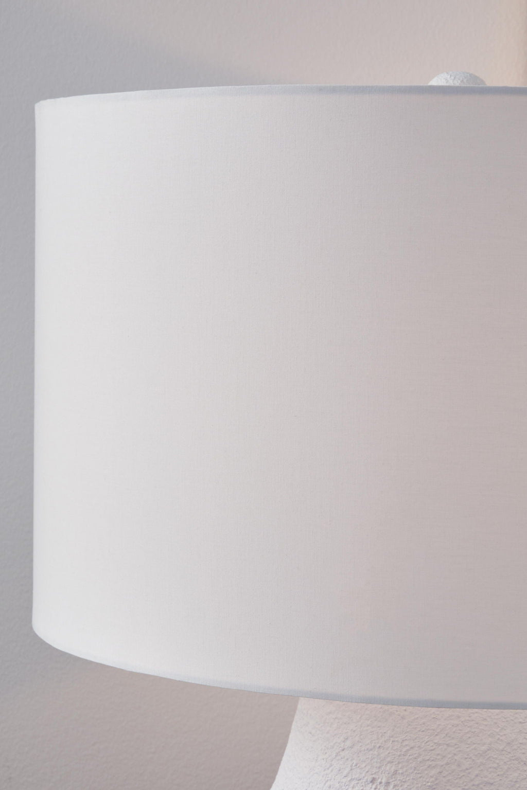 Dashland - Metal Table Lamp - White / Navy - Stylish Home Furniture