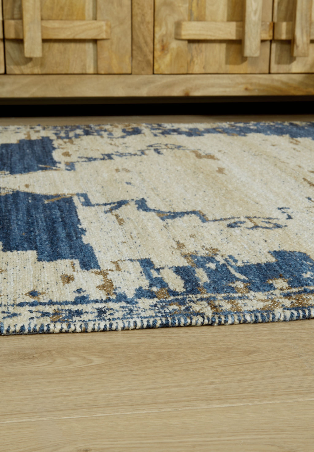 Varnler - Rug - Stylish Home Furniture