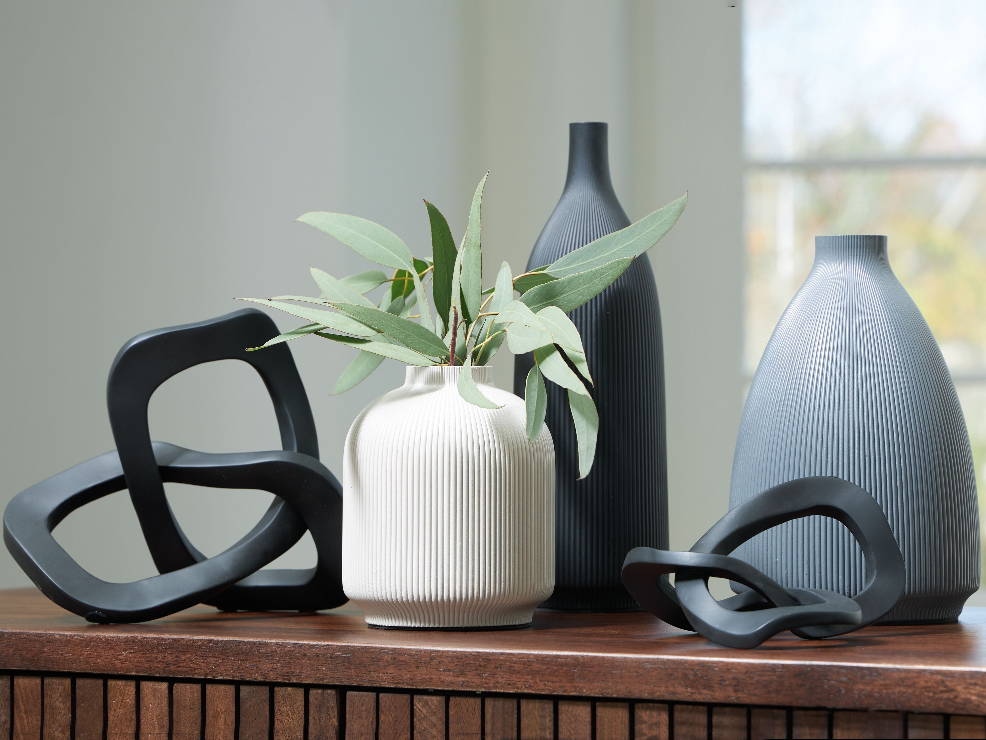 Leithick - Accessory Set (Set of 5) - Black / Tan / Gray - Stylish Home Furniture