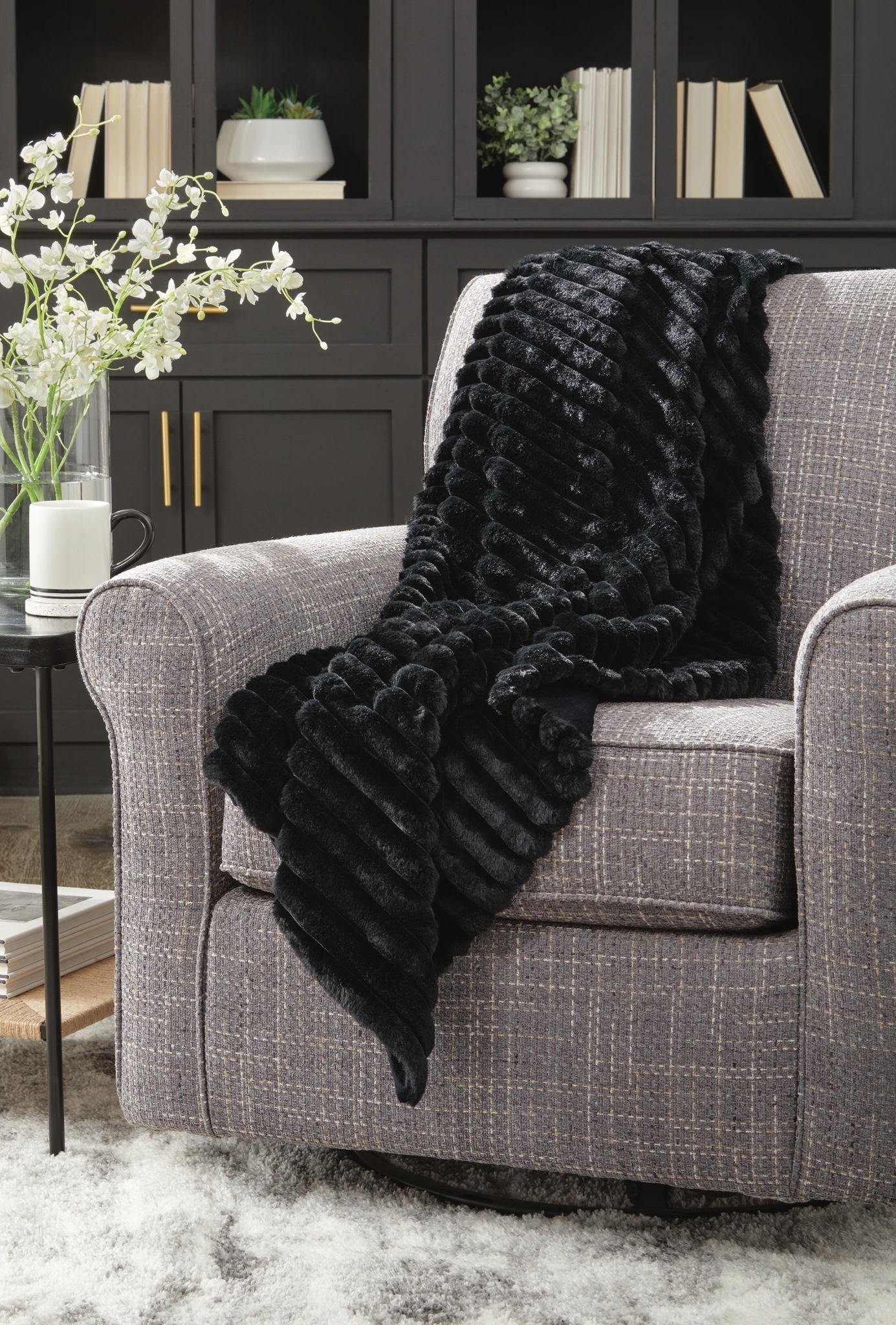 Alsonwell - Throw - Stylish Home Furniture