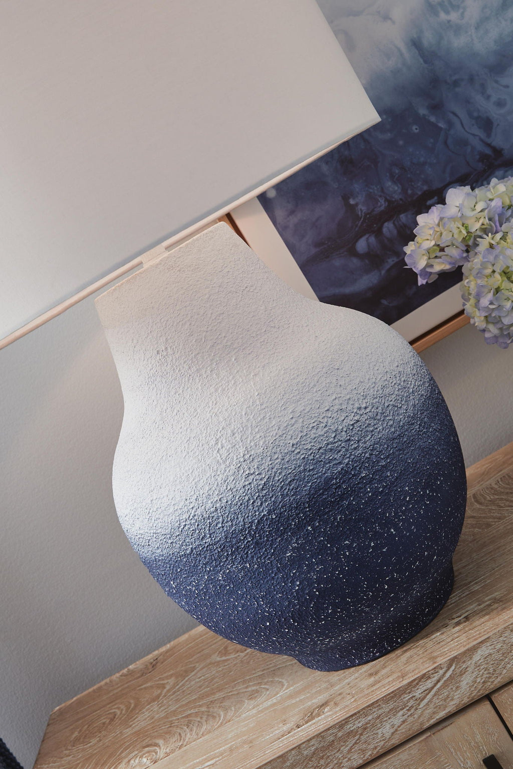 Dashland - Metal Table Lamp - White / Navy - Stylish Home Furniture
