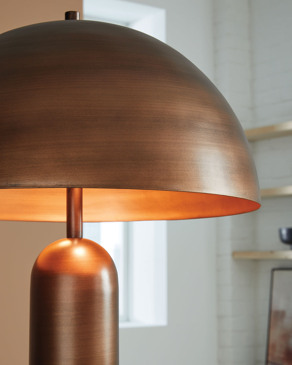 Wendfield - Metal Lamp - Stylish Home Furniture