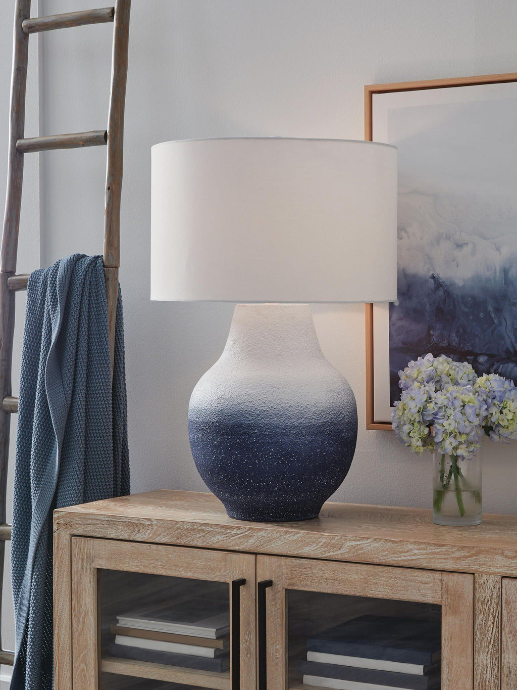 Dashland - Metal Table Lamp - White / Navy - Stylish Home Furniture